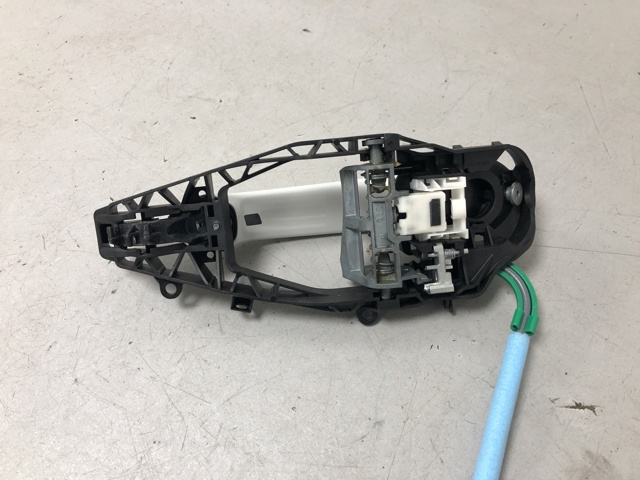 Держатель наружной ручки двери, передней правой 51219881774 BMW