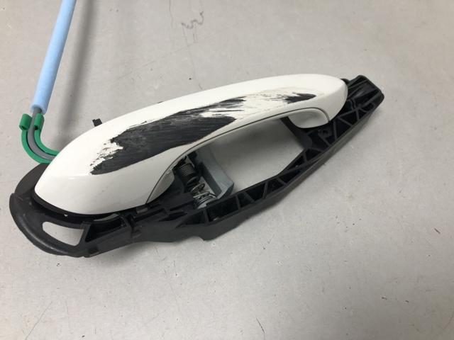 Держатель наружной ручки двери, передней левой 51219881775 BMW