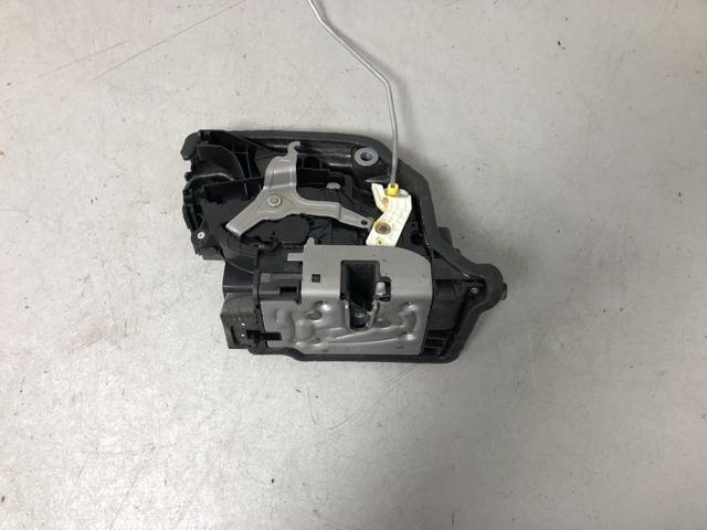 Замок двери задней правой 51227362786 BMW