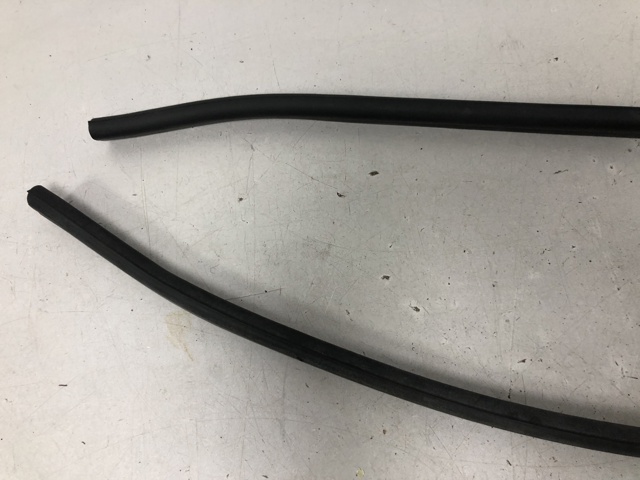 51237161345 BMW Уплотнитель капота купить в Кривой Рог