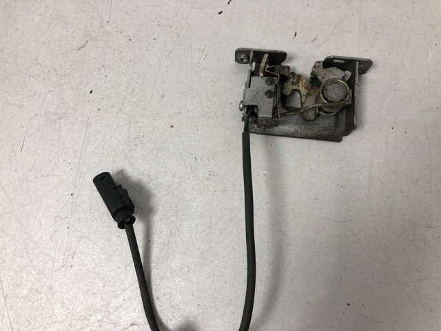 Замок капота, правый 51237178753 BMW