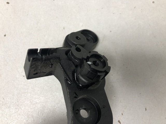Кронштейн ручки открывания капота 51237326517 BMW
