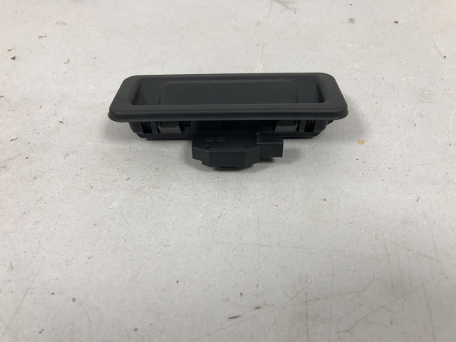 51248492533 BMW Кнопка привода замка крышки багажника (двери 3/5-й (ляды) купить в Павлоград