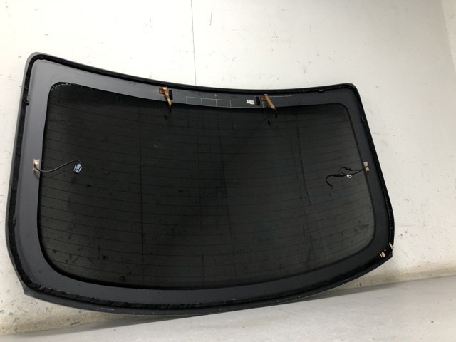 Автомобильное стекло заднее 51317477424 BMW