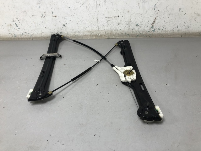 Стеклоподъемник передней двери 51337166379 BMW
