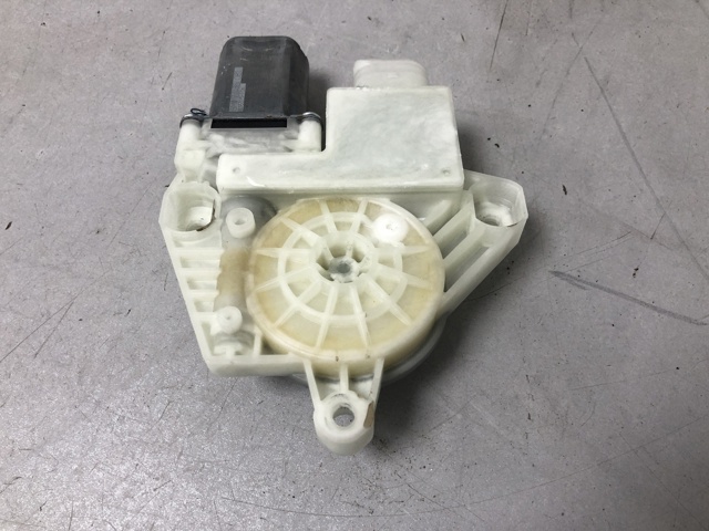 Мотор стеклоподъемника двери передней, правой 51337455081 BMW