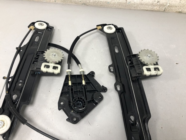  Механизм стеклоподъемника правой задней двери 51354876380 BMW