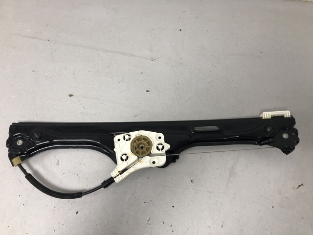 Стеклоподъемник левой задней двери 51357166381 BMW