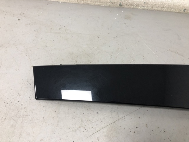 BMW 51357258307 Накладка двери задней левой вертикальная в наличии Полтава