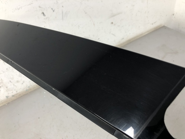 BMW 51357258308 Накладка двери задней правой вертикальная в наличии Ужгород