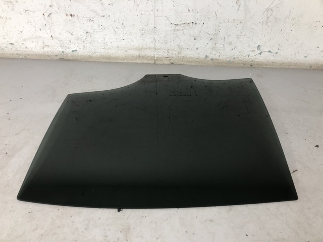 Стекло задней двери, левой 51357259821 BMW