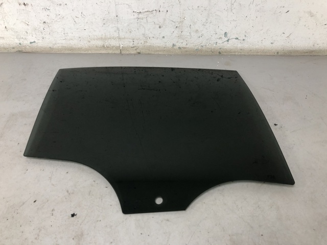 51357259822 BMW Стекло двери задней правой купить в Тернополь