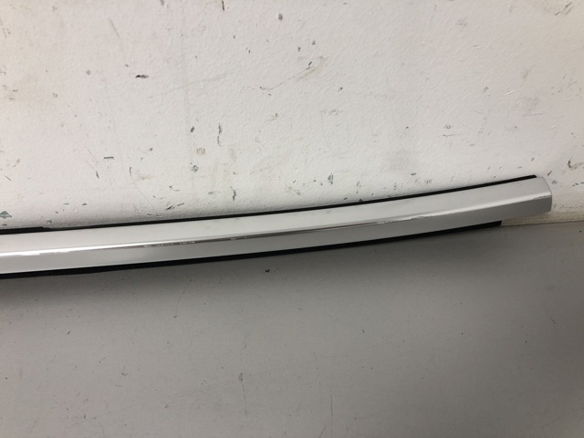 Молдинг опускного стекла двери задней, левой 51357410037 BMW