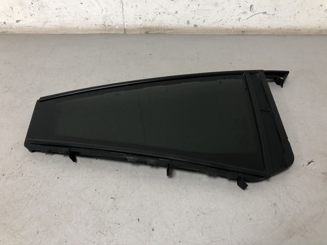Форточка двери треугольник, задней, правой 51357410056 BMW