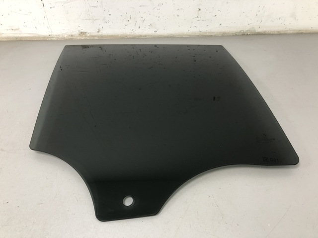 51357416972 BMW Стекло двери задней правой купить в Львов