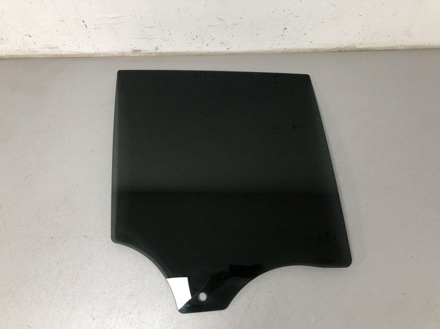 Стекло заднее правое 51357416972 BMW