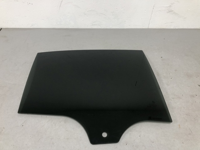 Стекло заднее правое 51357497106 BMW
