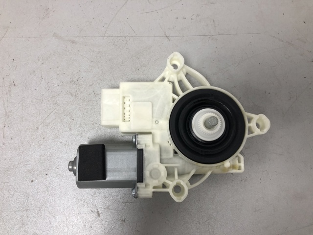 51358495865 BMW Мотор стеклоподъемника двери передней левой купить в Кривой Рог