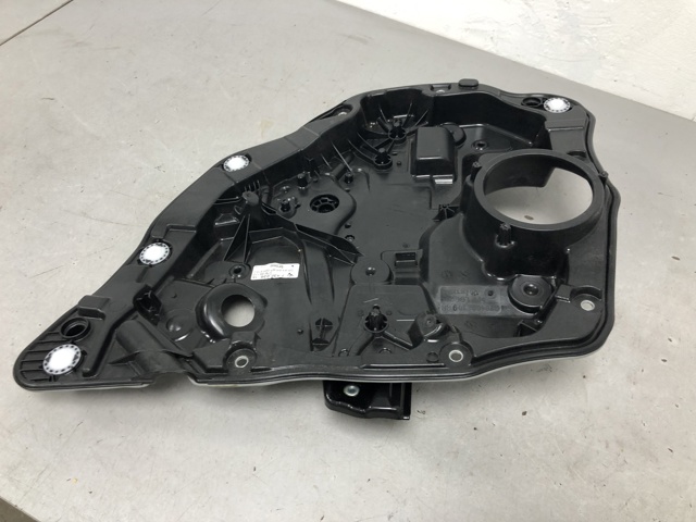 Стеклоподъемник задней правой двери 51358498856 BMW