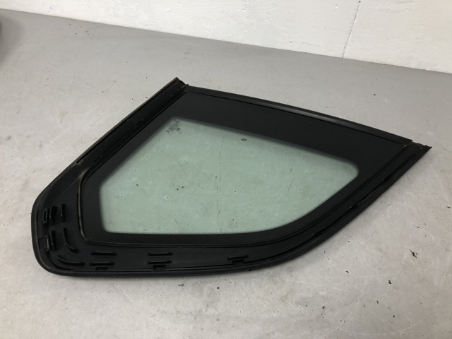 51377444077 BMW Стекло кузова (багажного отсека) левое купить в Днепр
