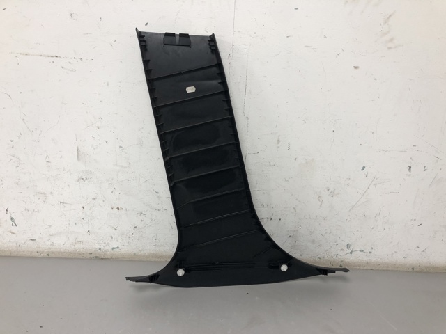 BMW 51437288220 Обшивка стойки кузова внутренняя средняя нижняя правая в наличии Кривой Рог