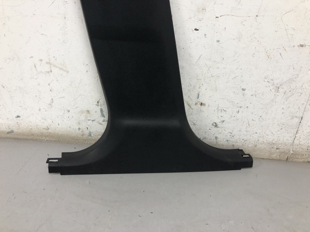 BMW 51437358951 Обшивка стойки кузова внутренняя средняя нижняя левая в наличии Каменское