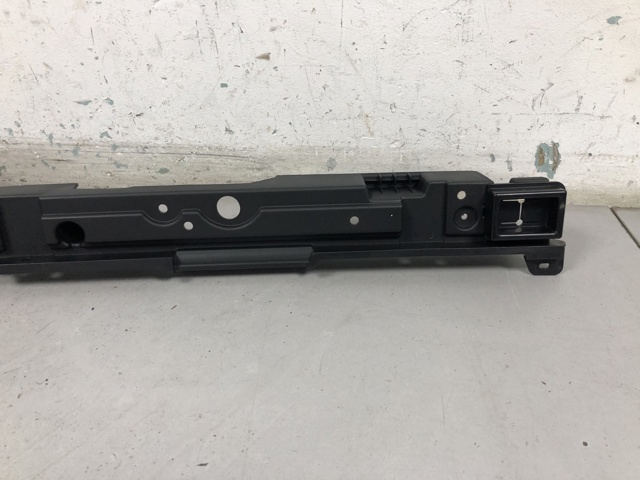 Кронштейн бампера переднего, правый 51477145914 BMW