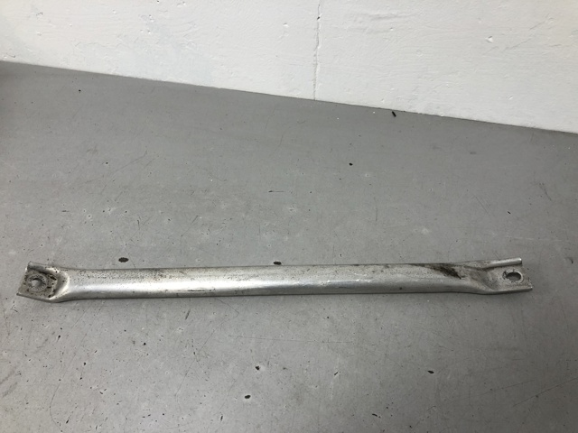 Распорка передних стоек подвески левая 51617184939 BMW