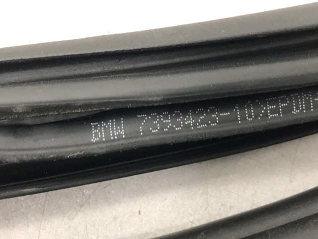 51727468928 BMW Уплотнитель двери передней (на кузове) купить в Ирпень