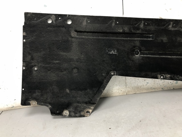 Защита днища, правая 51757241834 BMW