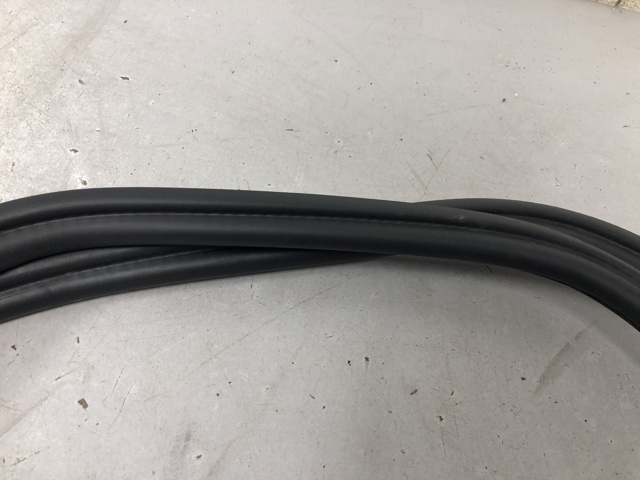 BMW 51767260916 Уплотнитель крышки багажника в наличии Одесса