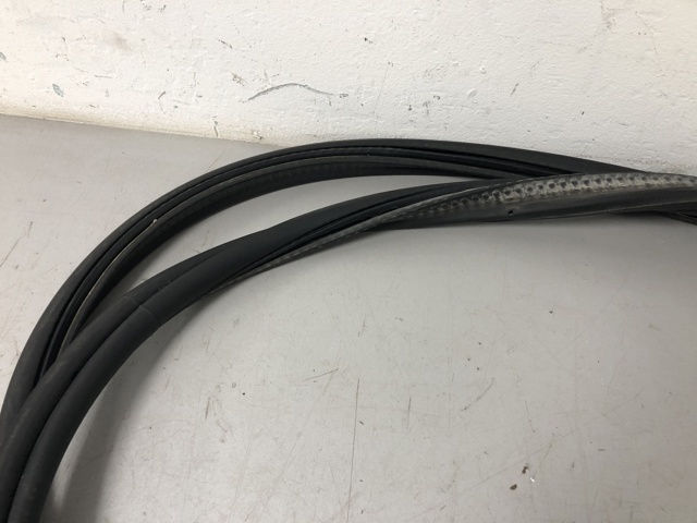BMW 51769465400 Уплотнитель крышки багажника в наличии Запорожье
