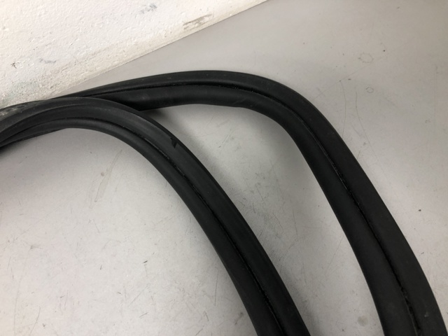 51769465400 BMW Уплотнитель крышки багажника купить в Сумы
