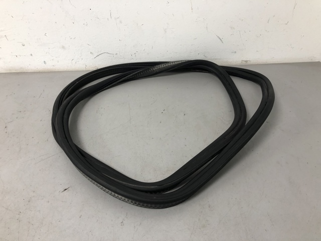 51769465400 BMW Уплотнитель крышки багажника купить в Черновцы