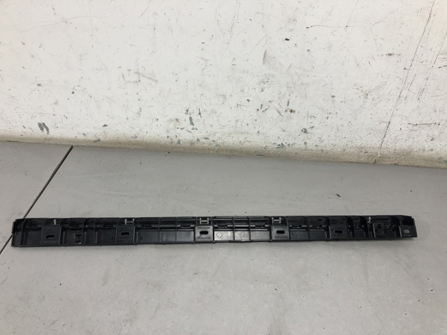 Кронштейн наружной накладки порога левой 51777184777 BMW
