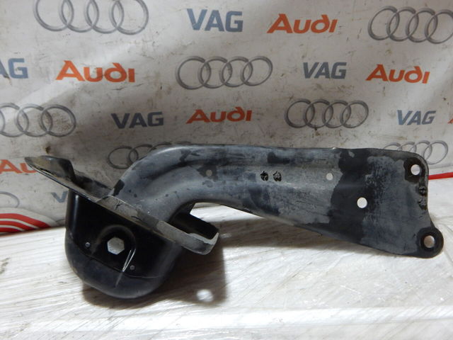 VAG 5Q0505226C Рычаг (тяга) задней подвески продольный нижний правый в наличии Кривой Рог