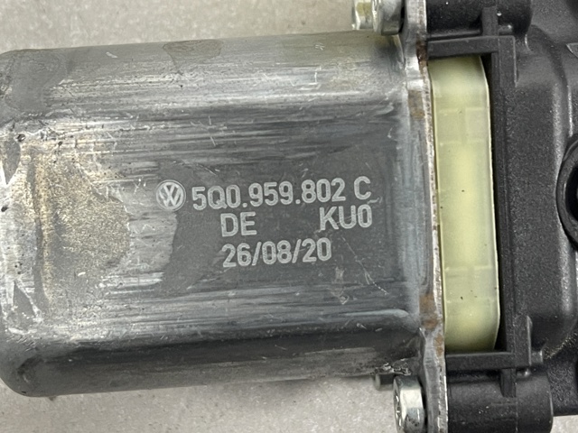5Q0959802C Мотор стеклоподъемника двери передней правой купить Полтава