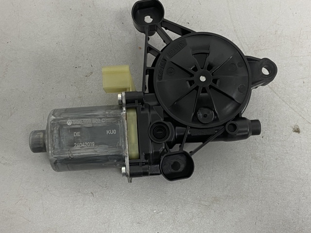 Моторчик склопідіймача передній правий audi q3 5q0959802с 2019- (31047) 5Q0959802С