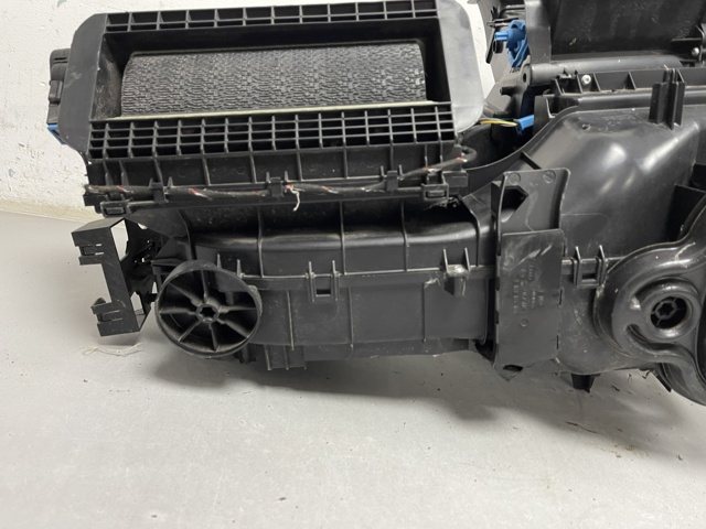 VAG 5Q1820353J Корпус печки в сборе в наличии Черновцы