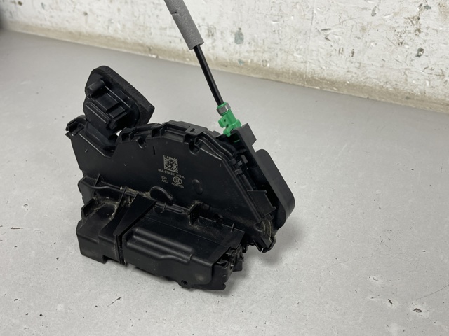 VAG 5TB837016A Замок двери передней правой в наличии Тернополь