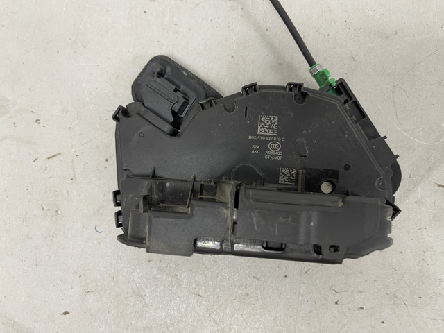 Дверной замок передний правый 5TB837016C VAG