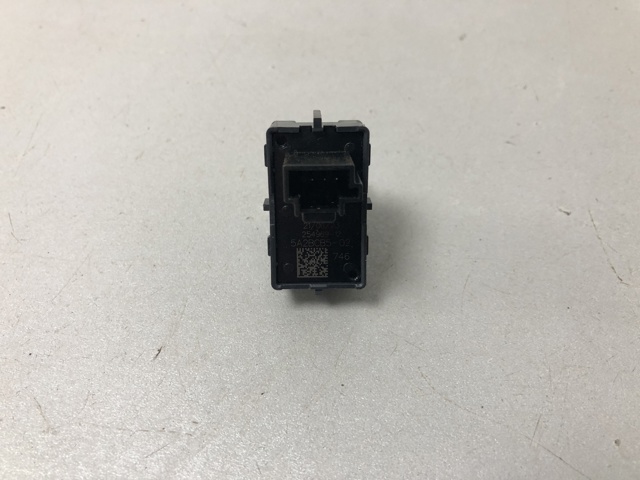61315A2BCB5 BMW Кнопка включения мотора стеклоподъемника задняя купить в Киев