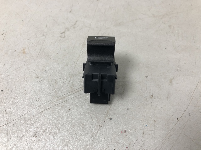 61315A2BCB6 BMW Кнопка салона привода крышки багажника (двери 3/5-й (ляды) купить в Ирпень
