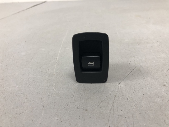 Кнопка стеклоподъемника передняя правая 61316945874 BMW