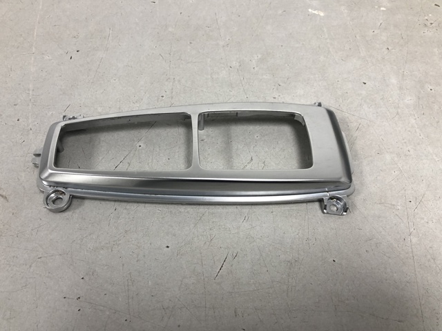 Облицовка рычага переключения передач АКПП 61316975467 BMW
