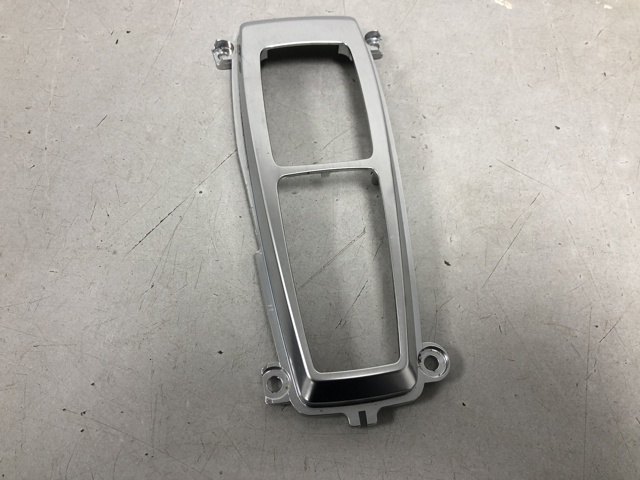 BMW 61316975467 Накладка консоли рычага переключения передач АКПП в наличии Кривой Рог