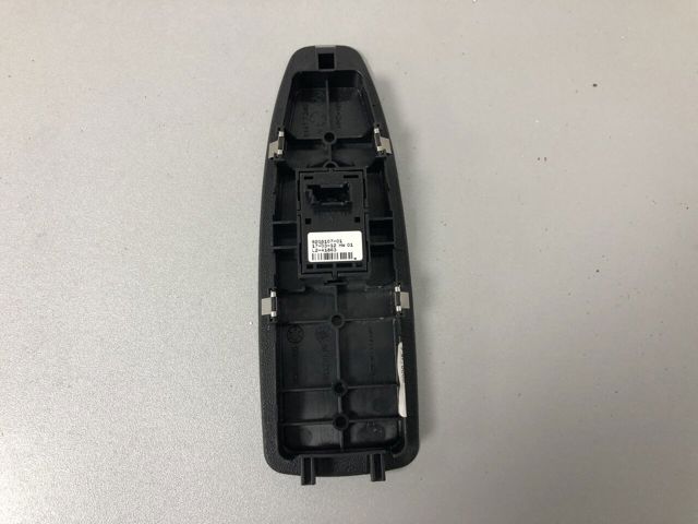 BMW 61319208107 Кнопка включения мотора стеклоподъемника передняя правая в наличии Черкассы