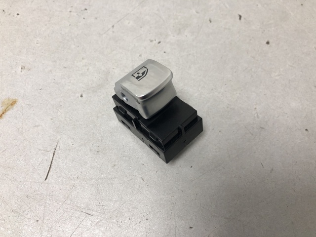 Кнопка стеклоподъемника передняя правая 61319299457 BMW
