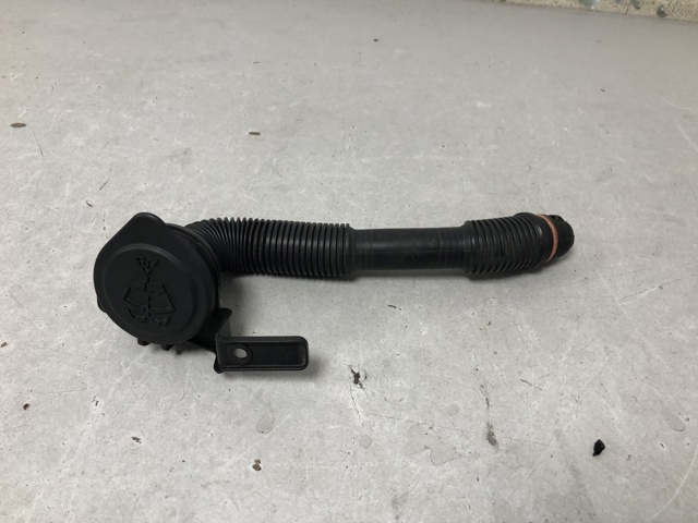 Горловина бачка омывателя 61667162586 BMW