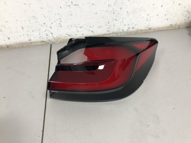 Фонарь задний правый, внешний 63215A711B4 BMW
